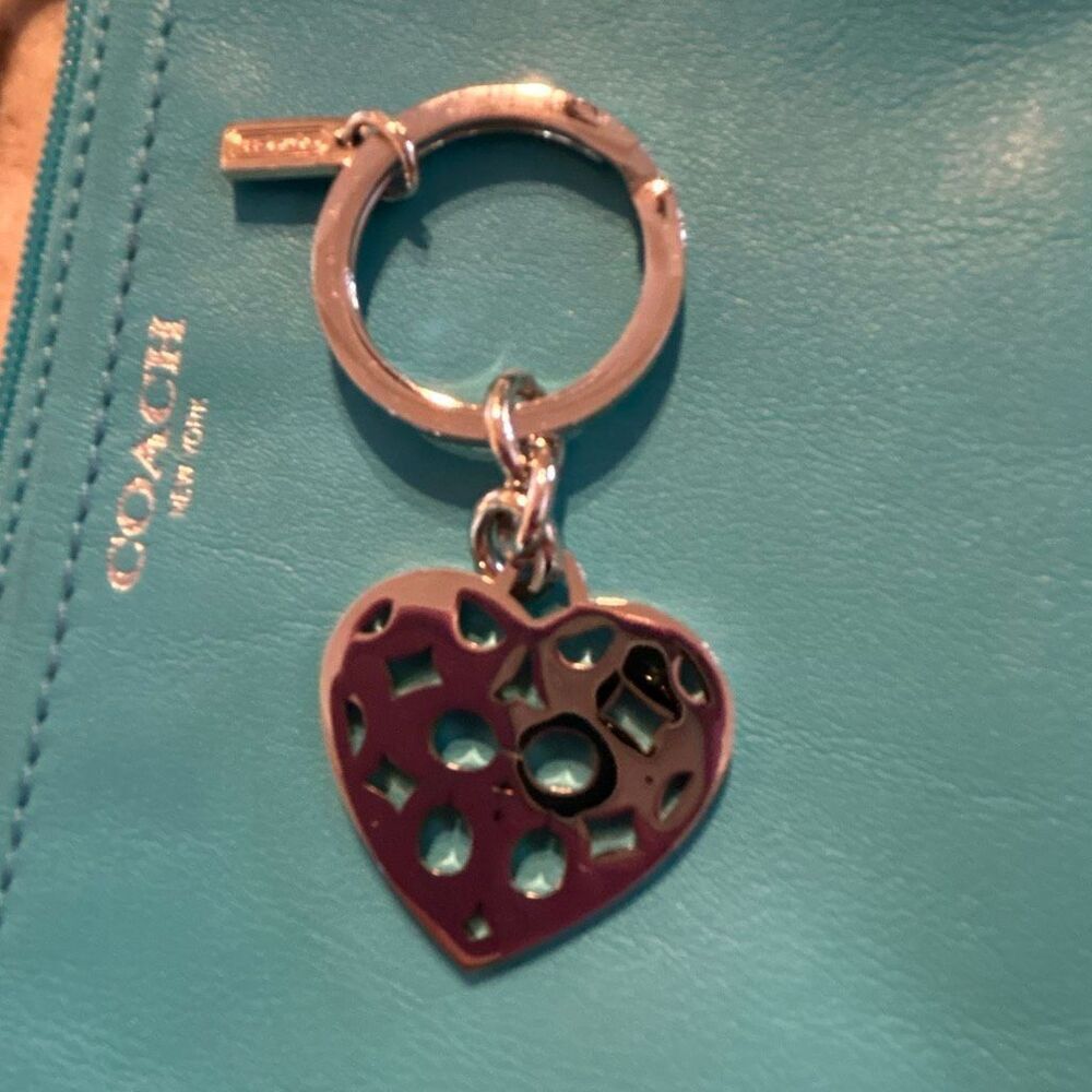 COACH Heart Keychain - Picture 2 of 5